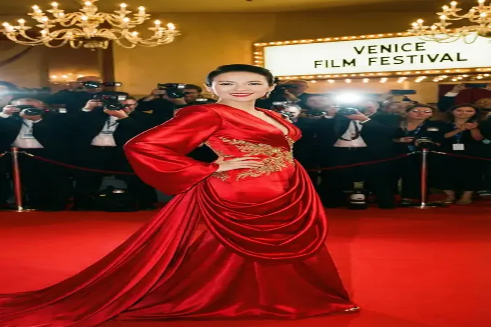 蘑菇视频与国际知名女演员合作红毯照片